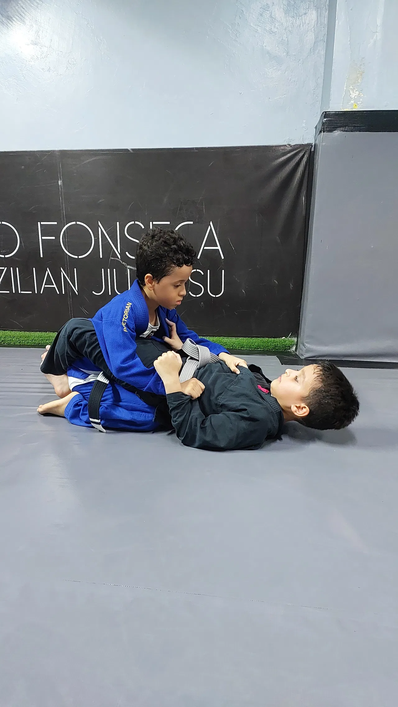 Alunos durante treino de Brazilian Jiu-Jitsu em Belém