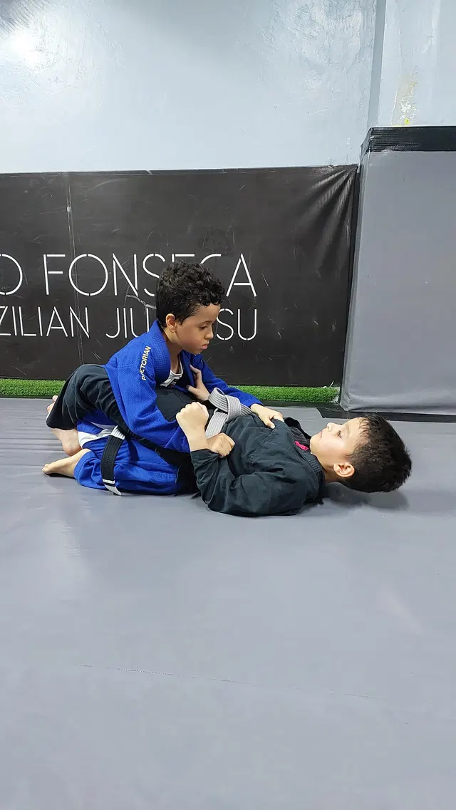 Alunos durante treino de Brazilian Jiu-Jitsu em Belém